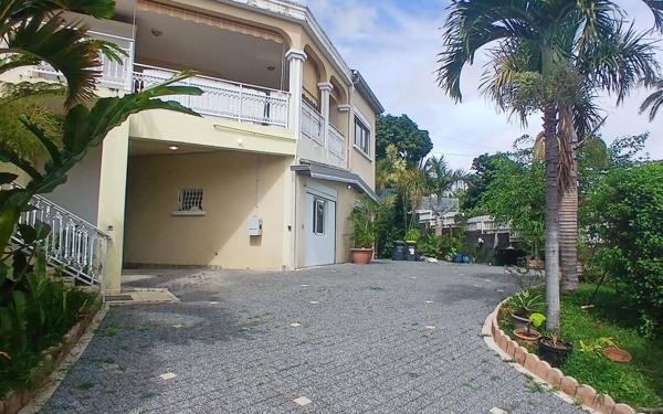 Maison à vendre    6 pièces • 255 m2 Le Tampon