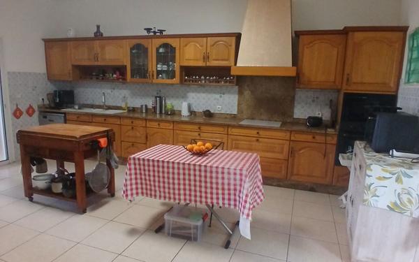 Maison à vendre    6 pièces • 255 m2 Le Tampon