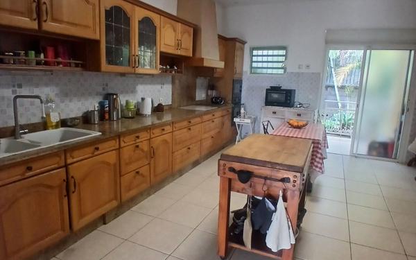 Maison à vendre    6 pièces • 255 m2 Le Tampon