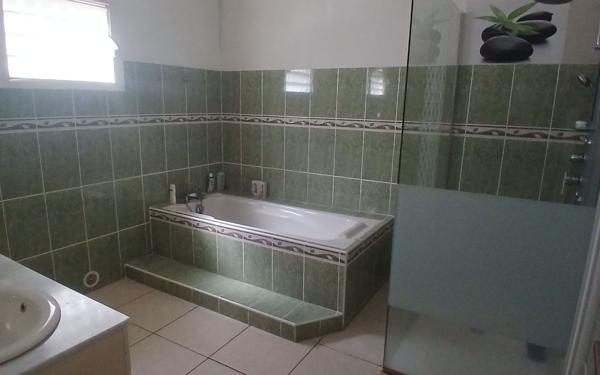 Maison à vendre    6 pièces • 255 m2 Le Tampon