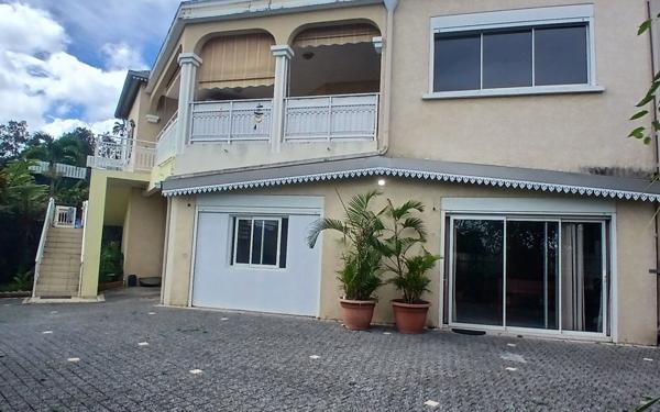 Maison à vendre    6 pièces • 255 m2 Le Tampon