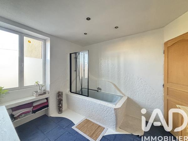 Maison à vendre 4 pièces 141 m² Saint-Étienne-des-Oullières
