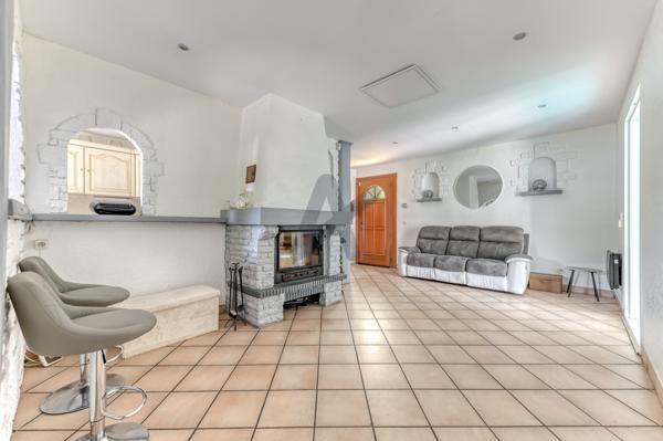 VERNAISON DOMAINE DES CÈDRES Maison familiale de caractère de 160 m2 avec piscine intérieure
