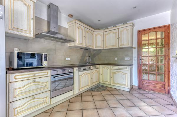 VERNAISON DOMAINE DES CÈDRES Maison familiale de caractère de 160 m2 avec piscine intérieure