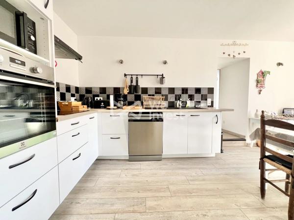 Propriété de 243 m² habitables, avec garage, terrain