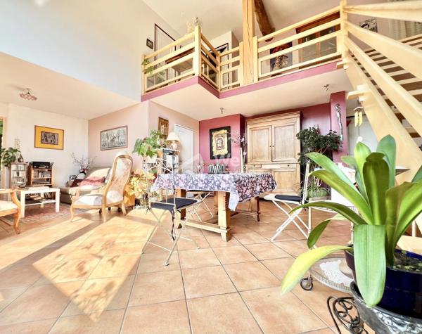 Propriété de 243 m² habitables, avec garage, terrain