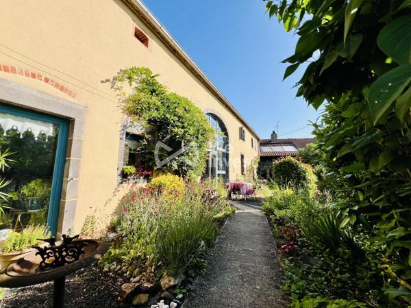 Propriété de 243 m² habitables, avec garage, terrain