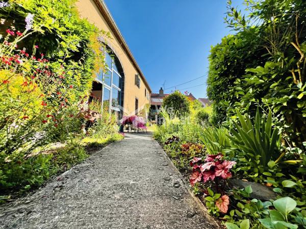 Propriété de 243 m² habitables, avec garage, terrain
