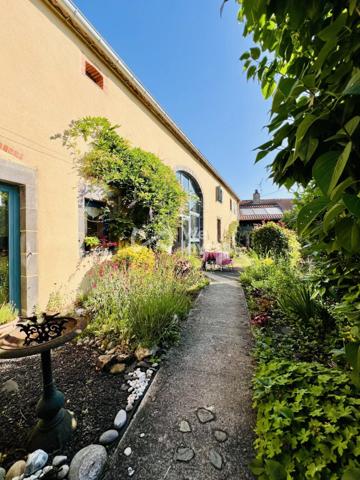 Propriété de 243 m² habitables, avec garage, terrain