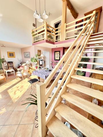 Propriété de 243 m² habitables, avec garage, terrain