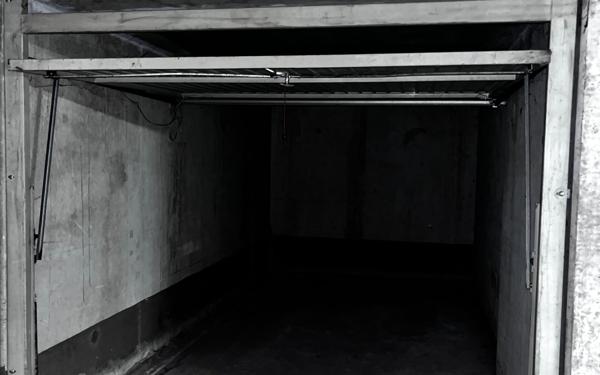 Stationnement à louer    10 m2 Lyon 9