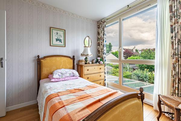 RUEIL-MALMAISON - COUNTRY CLUB - MAISON 115 M² (136 AU SOL) - 4 CHAMBRES - VERANDA - JARDIN - BOX - PARKINGS -