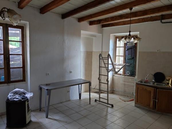 MAISON DE VILLAGE "AUTHENTIQUE" AU COEUR DU TARAVO