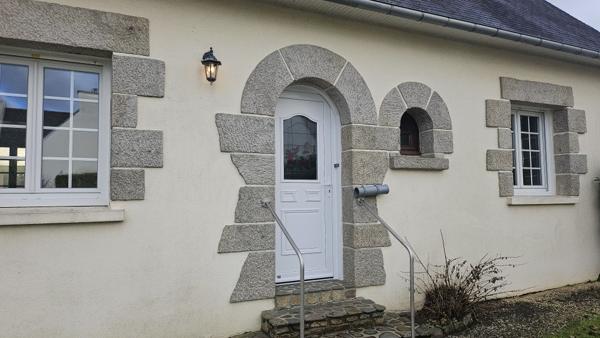 Quintin (22800) Maison individuelle 4 chambres avec vie de plain-pied, jardin clos expo Sud et sous-sol complet, proche centr