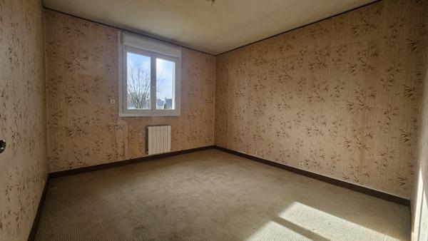 Quintin (22800) Maison individuelle 4 chambres avec vie de plain-pied, jardin clos expo Sud et sous-sol complet, proche centr