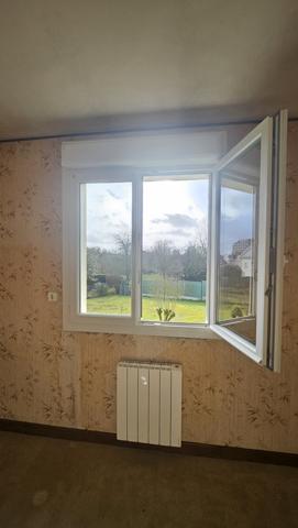 Quintin (22800) Maison individuelle 4 chambres avec vie de plain-pied, jardin clos expo Sud et sous-sol complet, proche centr