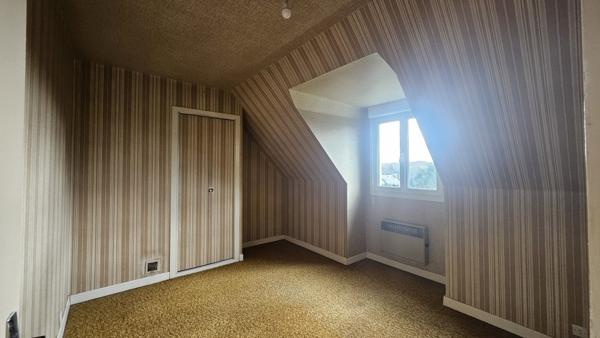 Quintin (22800) Maison individuelle 4 chambres avec vie de plain-pied, jardin clos expo Sud et sous-sol complet, proche centr