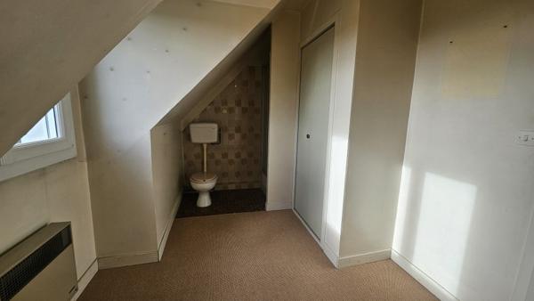 Quintin (22800) Maison individuelle 4 chambres avec vie de plain-pied, jardin clos expo Sud et sous-sol complet, proche centr