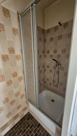 Quintin (22800) Maison individuelle 4 chambres avec vie de plain-pied, jardin clos expo Sud et sous-sol complet, proche centr