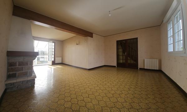 Quintin (22800) Maison individuelle 4 chambres avec vie de plain-pied, jardin clos expo Sud et sous-sol complet, proche centr