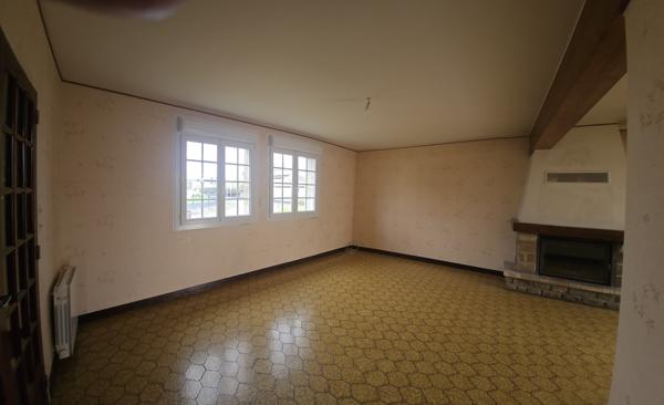 Quintin (22800) Maison individuelle 4 chambres avec vie de plain-pied, jardin clos expo Sud et sous-sol complet, proche centr