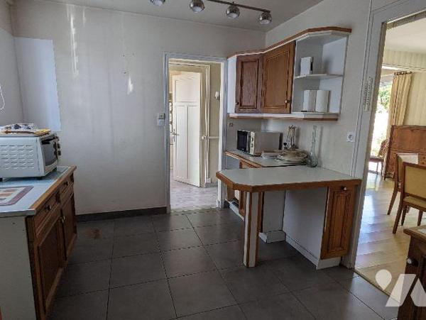 EXCLUSIVITÉ - LES HERBIERS - Idéalement situé en centre-ville et à proximité immédiate de la fu...