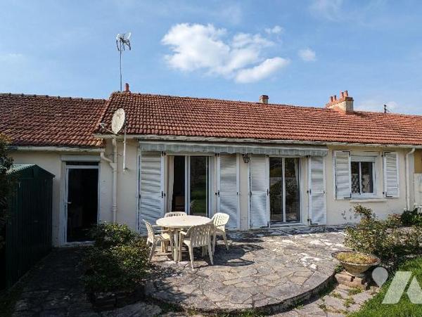 EXCLUSIVITÉ - LES HERBIERS - Idéalement situé en centre-ville et à proximité immédiate de la fu...