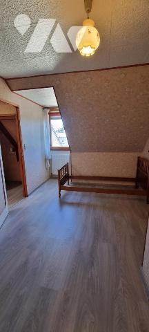 RANNEE - sortie ville LA GUERCHE - Maison avec garages et terrain