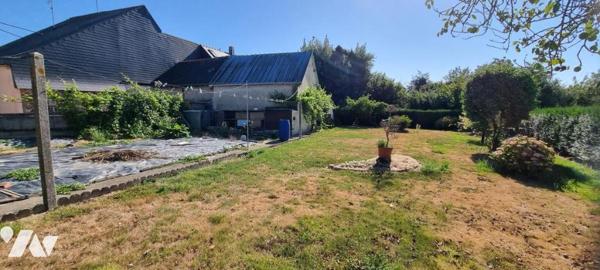 RANNEE - sortie ville LA GUERCHE - Maison avec garages et terrain