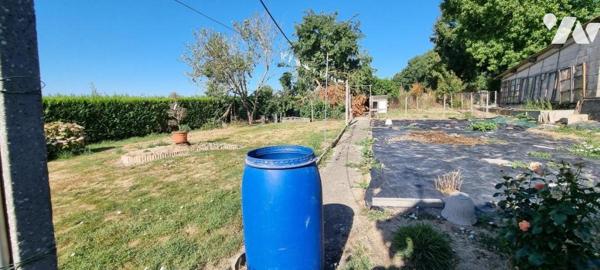 RANNEE - sortie ville LA GUERCHE - Maison avec garages et terrain