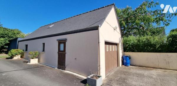 RANNEE - sortie ville LA GUERCHE - Maison avec garages et terrain