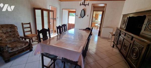 RANNEE - sortie ville LA GUERCHE - Maison avec garages et terrain