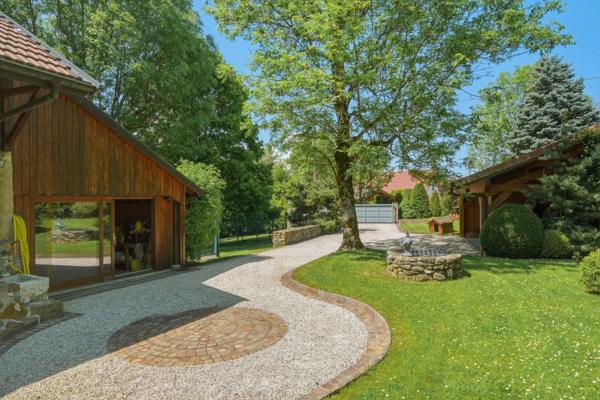 Vente Maison de luxe Cranves-Sales 9 Pièces 394 m²