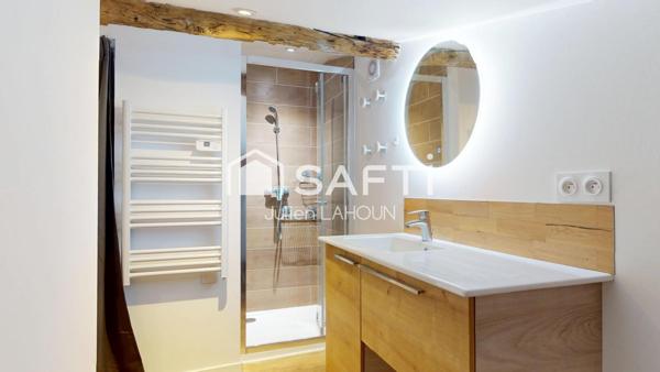 Maison rénovée, 3 chambres, cours et dépendances