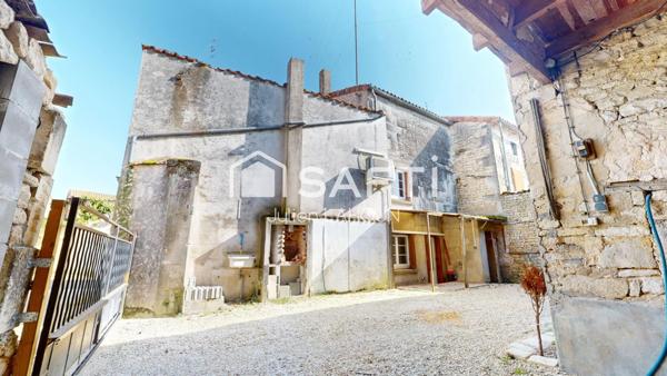 Maison rénovée, 3 chambres, cours et dépendances