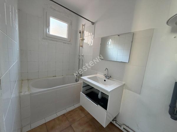Appartement Marseille 5ème 3 pièce(s) 64 m2 BALCON, CAVE