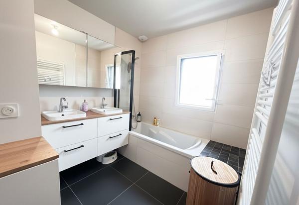 Maison 8 pièces – 126 m² environ à Saint-Aubin-d'Aubigné (ref : 38118)