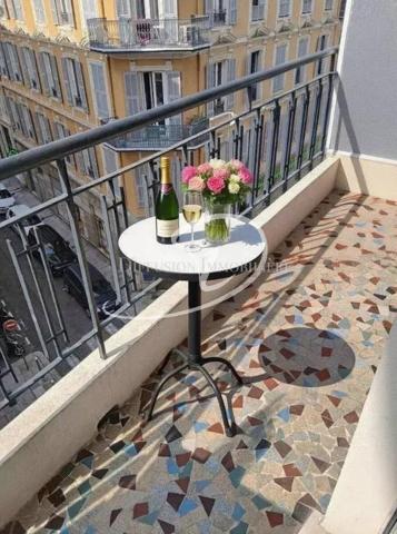 Vente immobilière : Appartement à Nice , quartier Carré d'or 2 pièces 46.79 m² 294 000 €- Diffusion Immobilière.