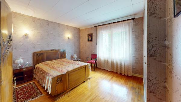 Maison familiale, secteur calme, nichée dans un hameau résidentiel proche de toutes commodités.