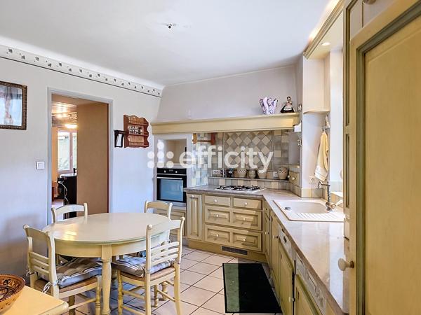 Maison 4 pièces - 258 m²