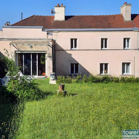 Maison de village
                                                                                                                                                                                                                                                                                                                        14 pièce(s)                                                                                                                                                                                                          7 chambre(s)                                                                                                                                                                                                          290  m²