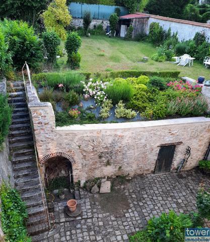 Maison de village
                                                                                                                                                                                                                                                                                                                        14 pièce(s)                                                                                                                                                                                                          7 chambre(s)                                                                                                                                                                                                          290  m²
