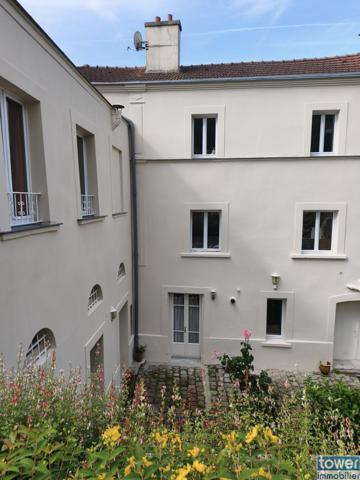 Maison de village
                                                                                                                                                                                                                                                                                                                        14 pièce(s)                                                                                                                                                                                                          7 chambre(s)                                                                                                                                                                                                          290  m²