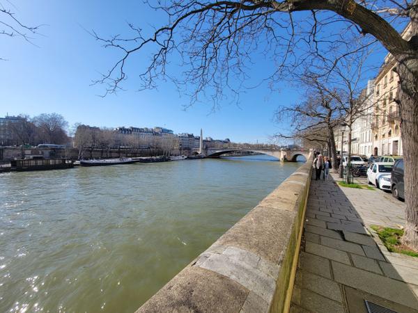 Studio d’exception sur l’Île Saint-Louis – Quai de Seine