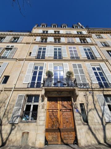 Studio d’exception sur l’Île Saint-Louis – Quai de Seine