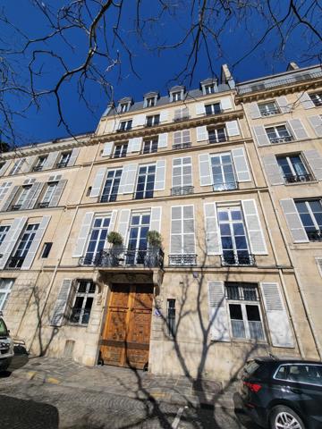 Studio d’exception sur l’Île Saint-Louis – Quai de Seine