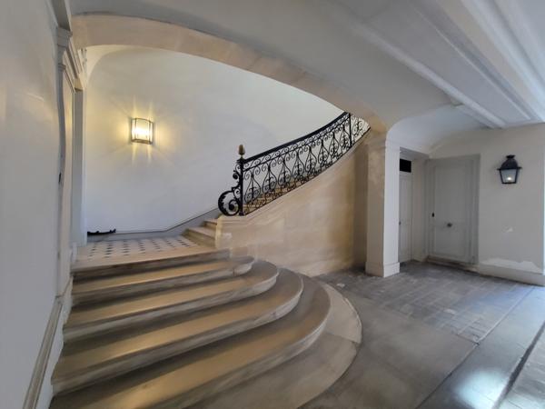 Studio d’exception sur l’Île Saint-Louis – Quai de Seine