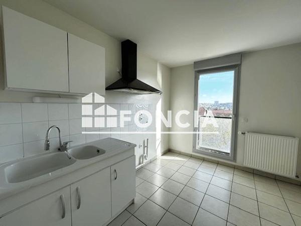 Location Appartement 4 pièces 89.87 m² - 23 RUE DE LA TABLE DE PIERRE Francheville 69340