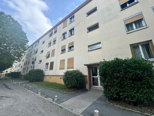 appartement F3 à rafraichir 50 m2 à Stains avec cave