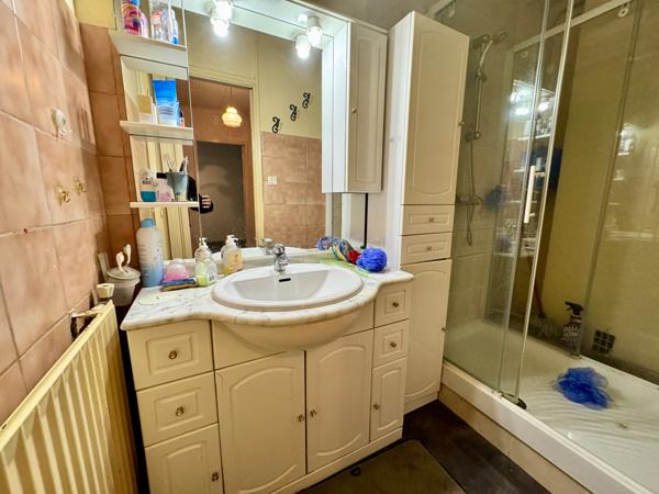 appartement F3 à rafraichir 50 m2 à Stains avec cave